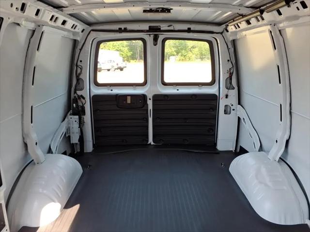 2026 Chevrolet Express Cargo Van 2500 Regular Wheelbase, WT, RWD