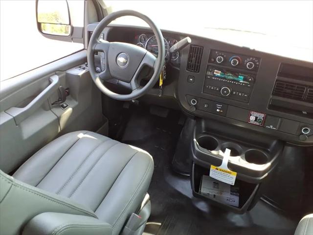 2026 Chevrolet Express Cargo Van 2500 Regular Wheelbase, WT, RWD