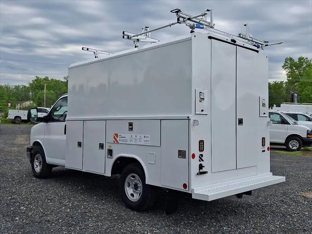 2025 GMC Savana Cutaway Work Van