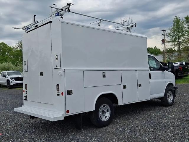 2025 GMC Savana Cutaway Work Van