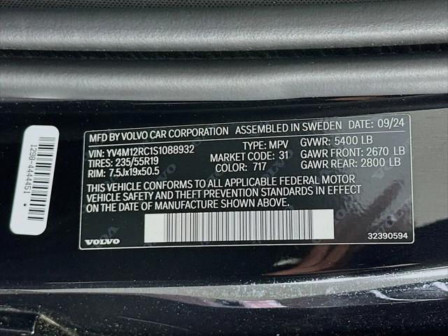 2025 Volvo XC60 B5 Plus