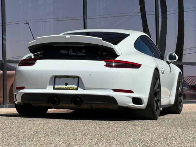2017 Porsche 911 Carrera GTS