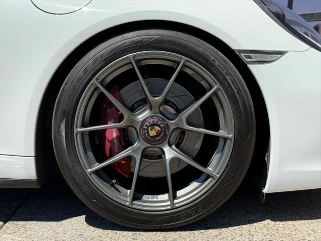 2017 Porsche 911 Carrera GTS