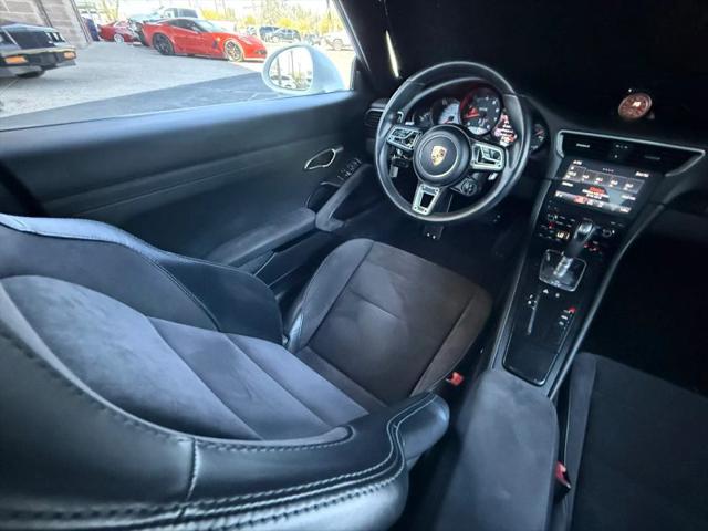 2017 Porsche 911 Carrera GTS