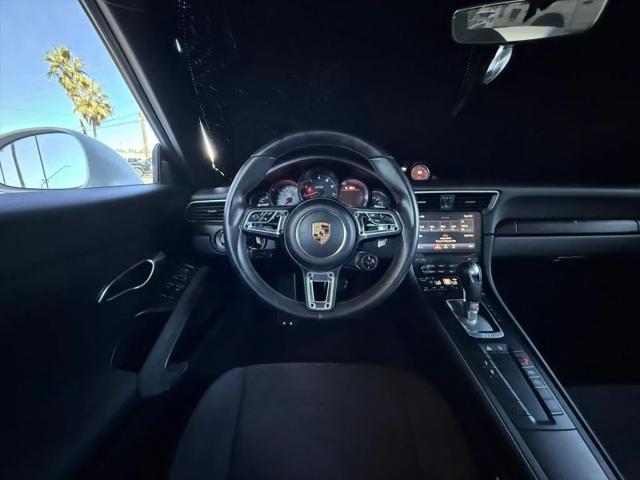 2017 Porsche 911 Carrera GTS