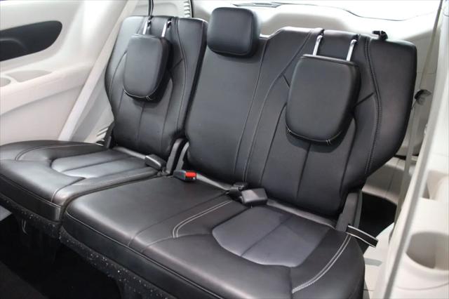2024 Chrysler Pacifica Hybrid Select