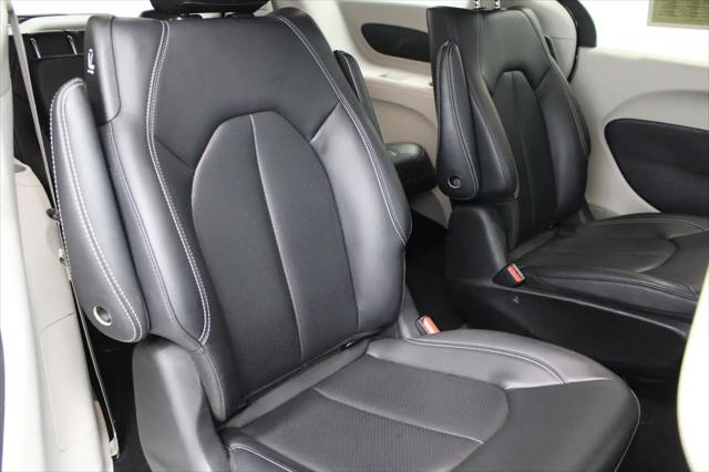 2024 Chrysler Pacifica Hybrid Select