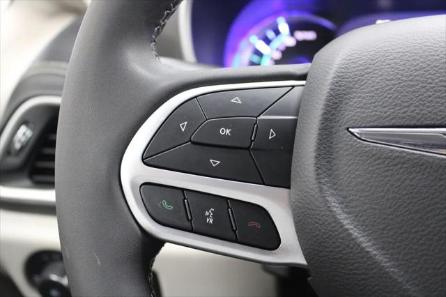 2024 Chrysler Pacifica Hybrid Select
