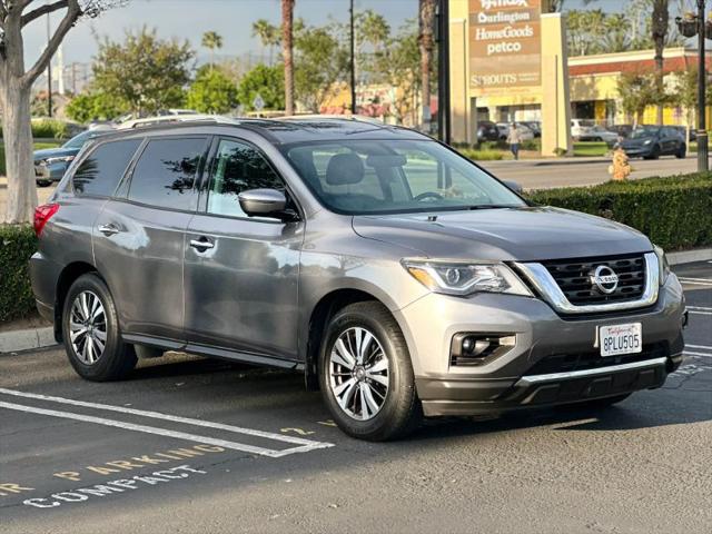 2017 Nissan Pathfinder SL