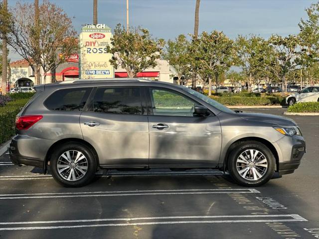 2017 Nissan Pathfinder SL