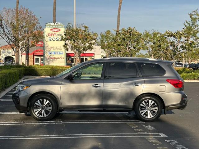 2017 Nissan Pathfinder SL