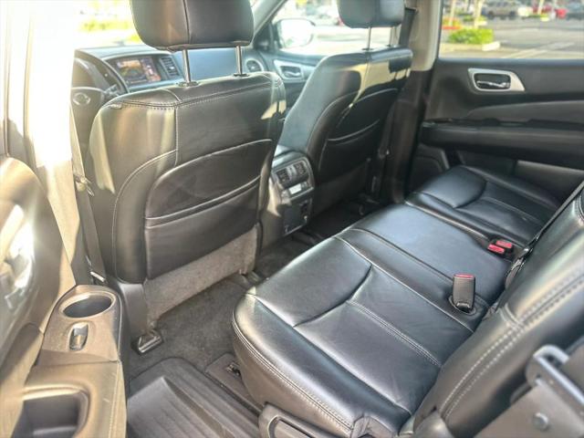 2017 Nissan Pathfinder SL