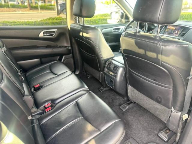 2017 Nissan Pathfinder SL