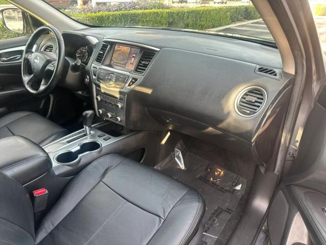 2017 Nissan Pathfinder SL