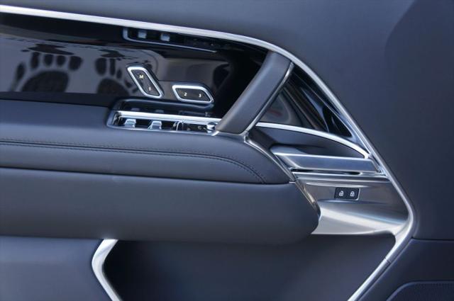 2026 Land Rover Range Rover P400 SE 7 Seat