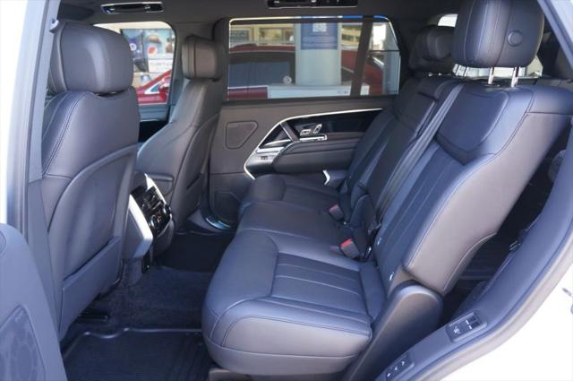 2026 Land Rover Range Rover P400 SE 7 Seat