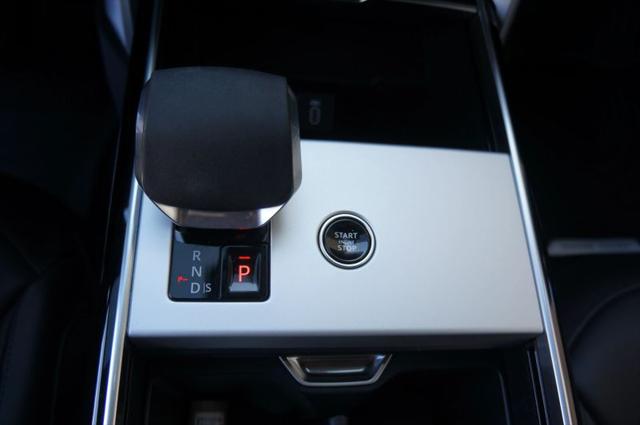 2026 Land Rover Range Rover P400 SE 7 Seat