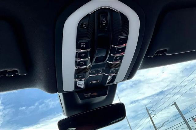 2023 Porsche Macan Macan