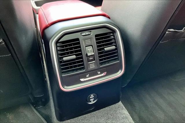 2023 Porsche Macan Macan