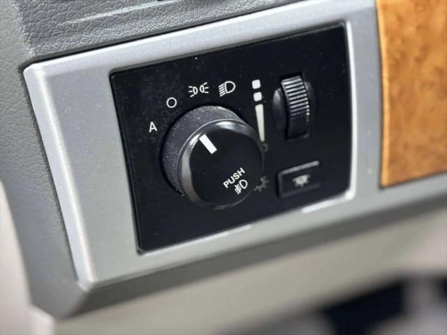 2008 Chrysler Town & Country Limited