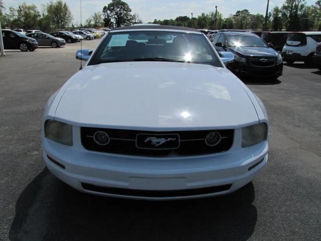 2007 Ford Mustang Deluxe