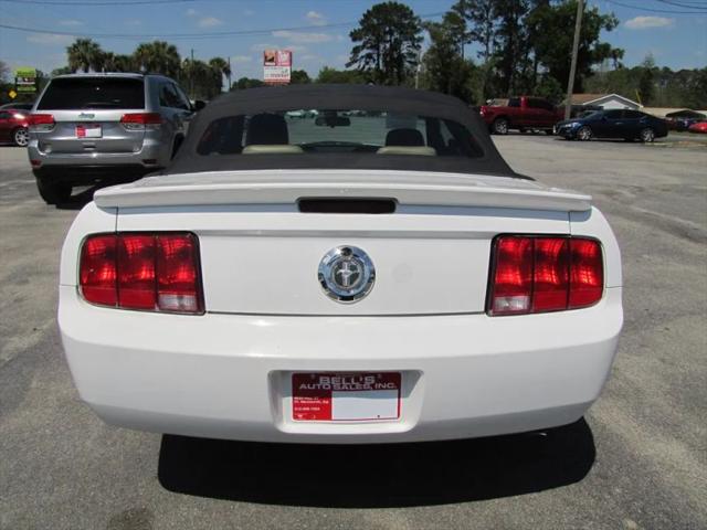 2007 Ford Mustang Deluxe