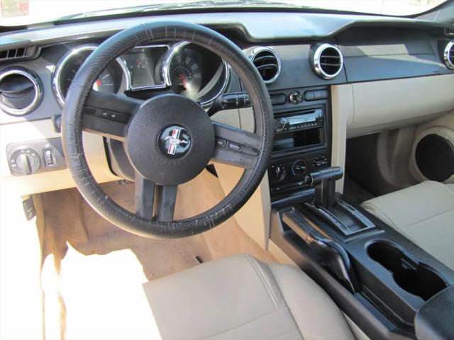 2007 Ford Mustang Deluxe