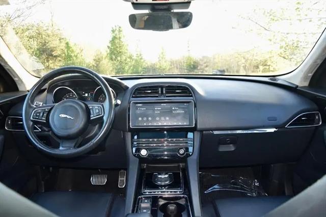 2019 Jaguar F-PACE 25t Premium