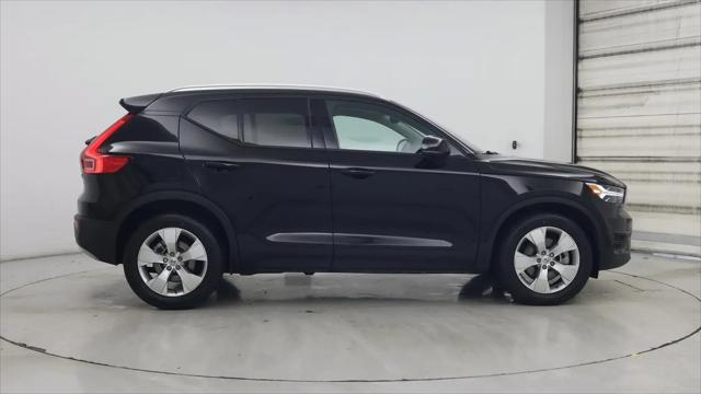 2020 Volvo XC40 T5 Momentum