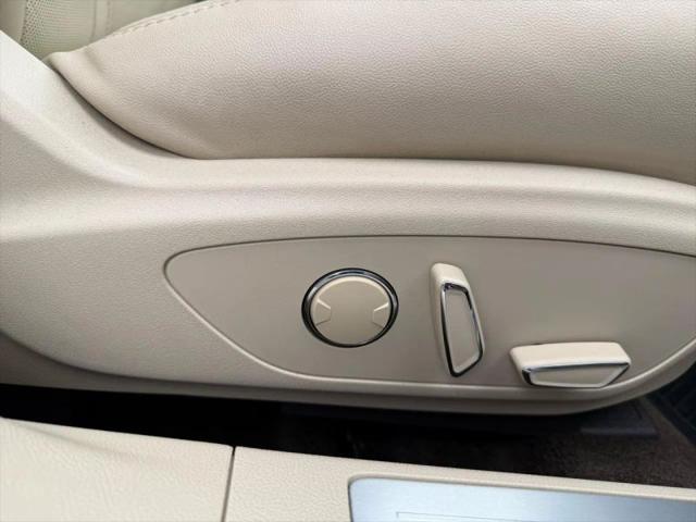 2015 Lincoln MKZ Hybrid Base