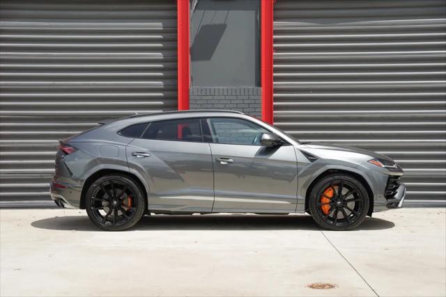2020 Lamborghini Urus Standard