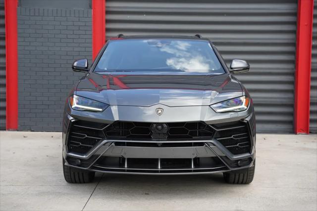 2020 Lamborghini Urus Standard