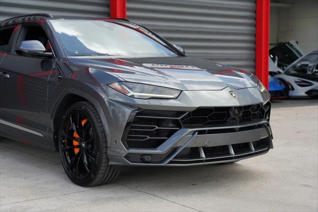2020 Lamborghini Urus Standard