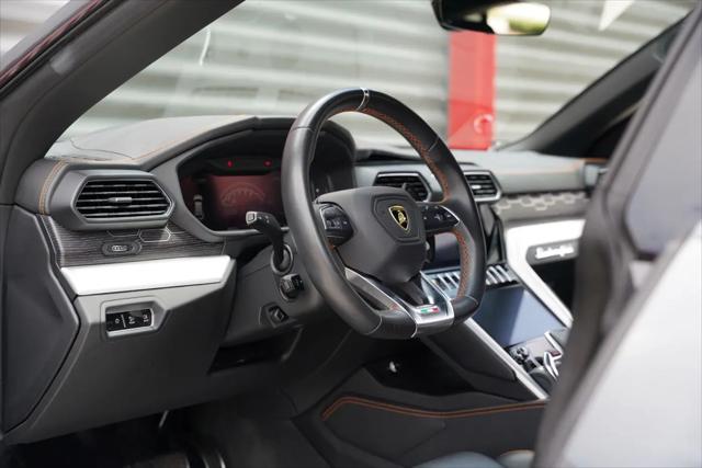 2020 Lamborghini Urus Standard