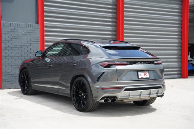 2020 Lamborghini Urus Standard