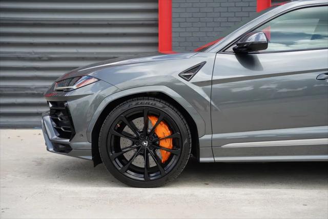 2020 Lamborghini Urus Standard