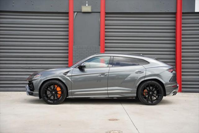 2020 Lamborghini Urus Standard