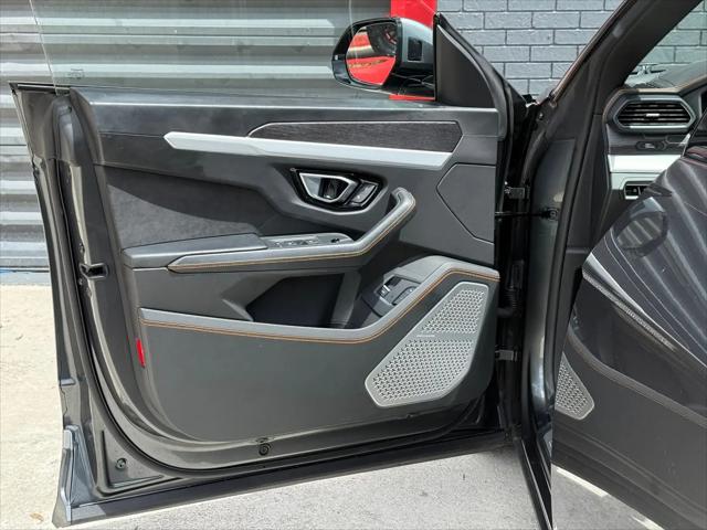 2020 Lamborghini Urus Standard