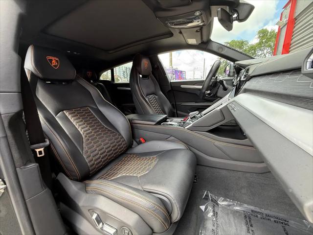 2020 Lamborghini Urus Standard