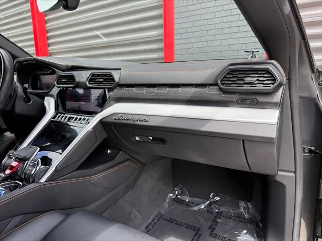 2020 Lamborghini Urus Standard