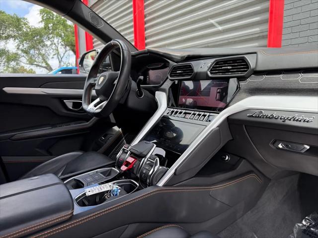 2020 Lamborghini Urus Standard