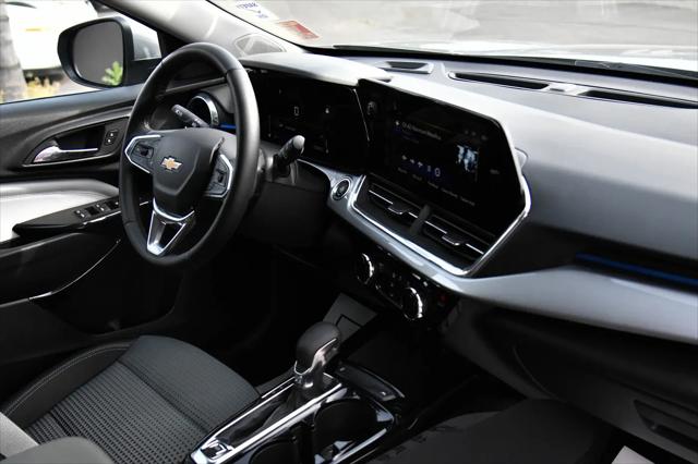 2025 Chevrolet Trax FWD LT