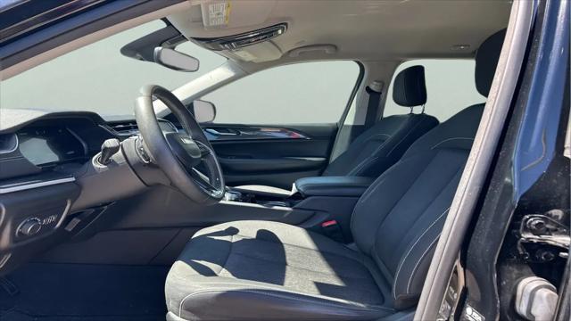 2023 Jeep Grand Cherokee Laredo 4x4