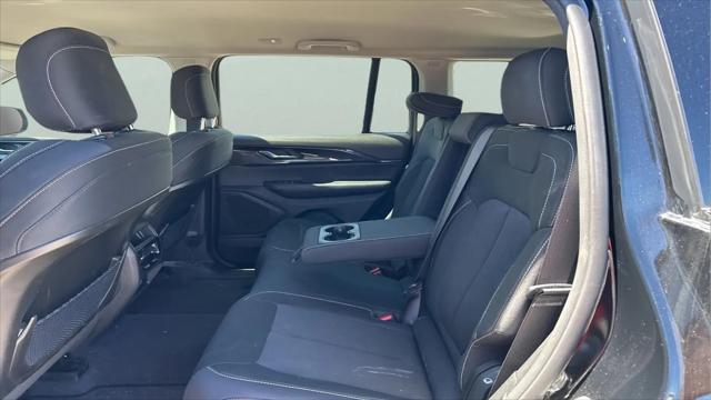 2023 Jeep Grand Cherokee Laredo 4x4