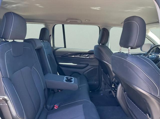 2023 Jeep Grand Cherokee Laredo 4x4