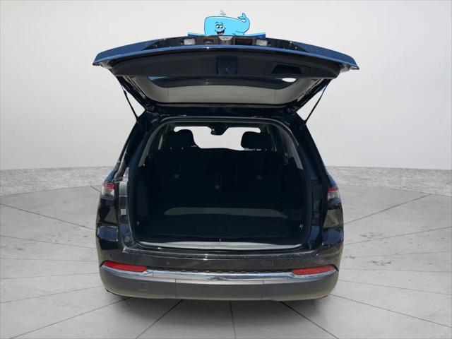 2023 Jeep Grand Cherokee Laredo 4x4