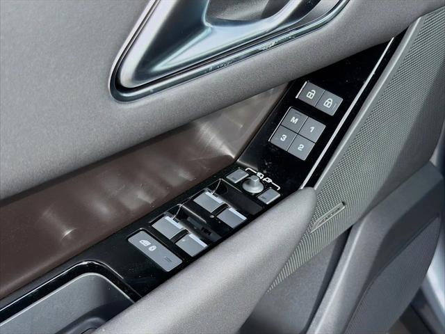2026 Land Rover Range Rover Velar P250 Dynamic SE