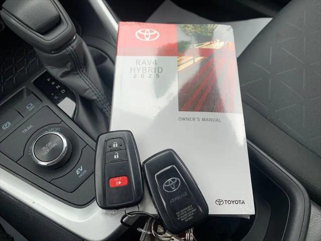 2025 Toyota RAV4 Hybrid XLE