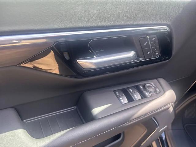 2026 Chevrolet Suburban LT, RWD