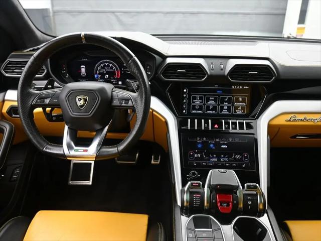 2021 Lamborghini Urus Graphite Capsule